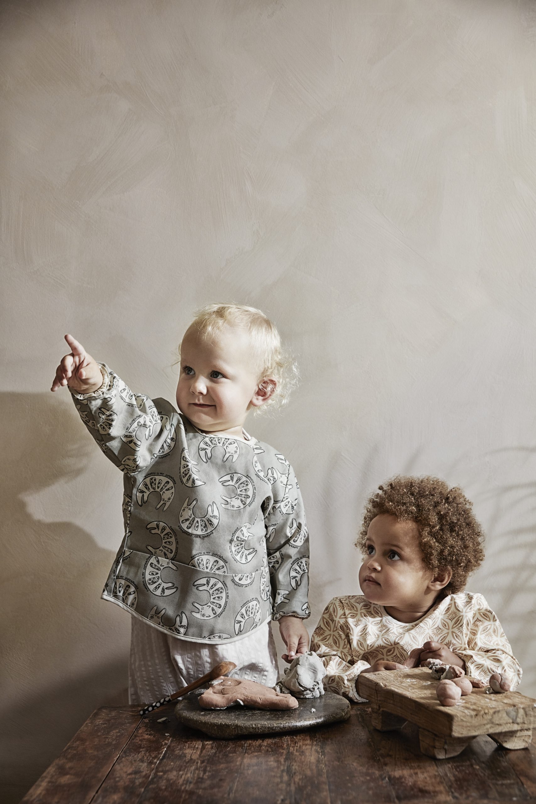 Podbradník s rukávmi Elodie Details - Long Sleeve Bib - Kindness Cat – Obrázok 3